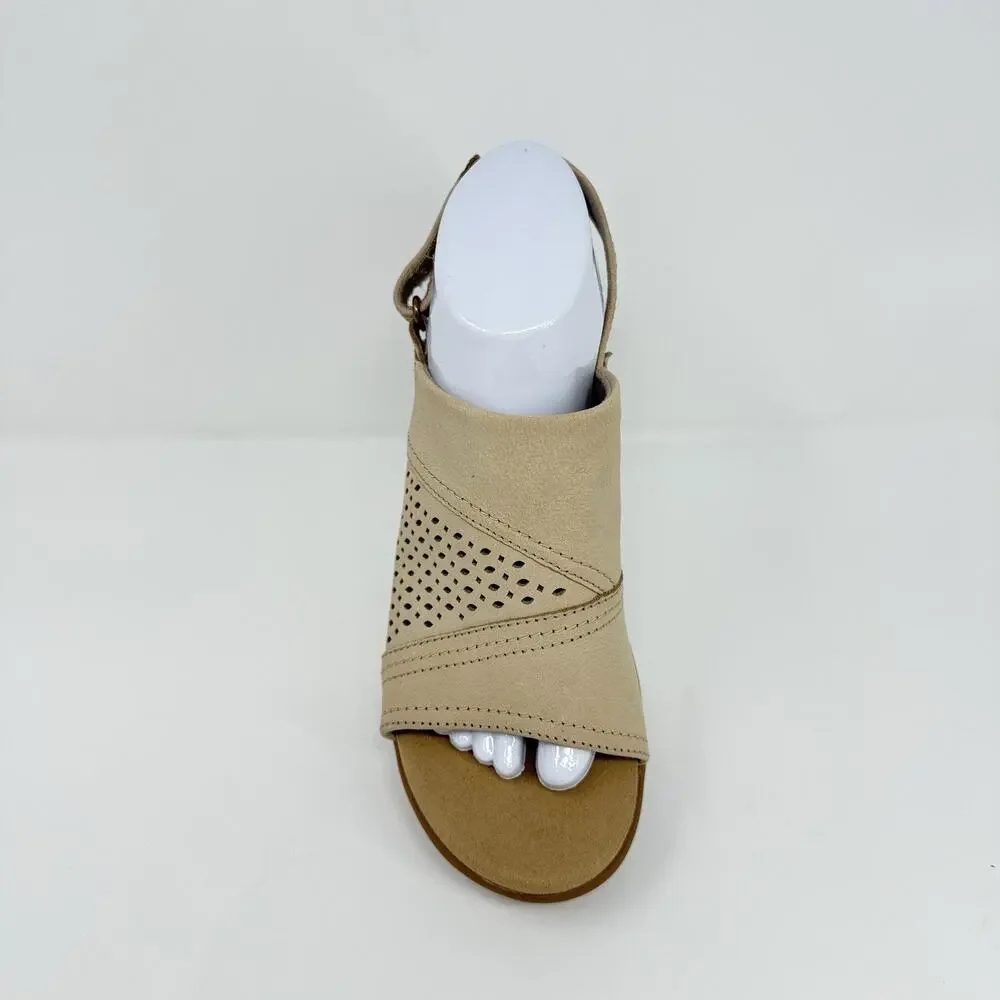 Clarks Emily2 Mist Women’s 8.5 M Sand Nubuck Block Heel Slingback Sandals New